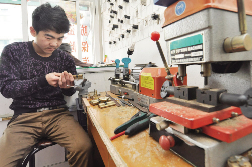 民建乡开锁店为啥“牛号”频现 听开锁师傅讲什么锁最防盗