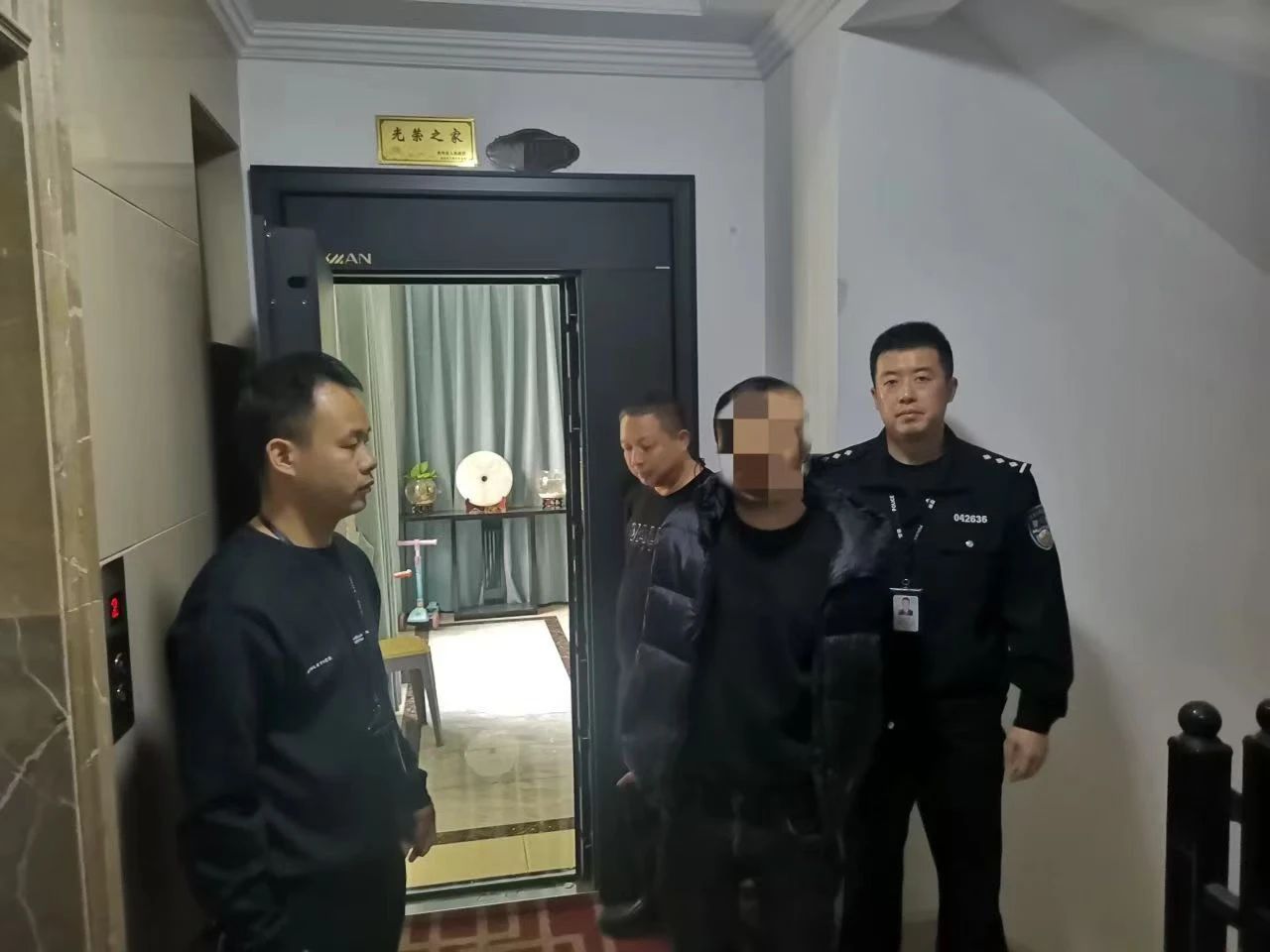 民建乡全副伪装仍被识别！双龙公安成功抓获一名撬锁盗窃嫌疑人